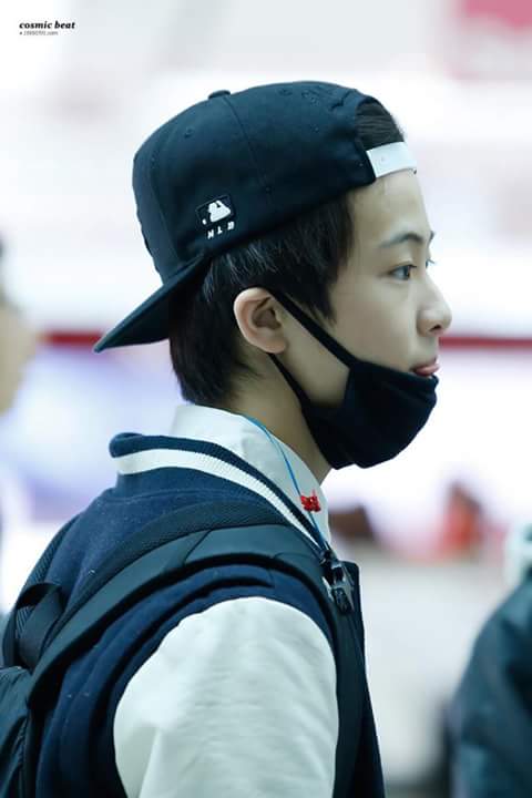 jedsuho's tweet photo. [HQ] 150318 Mark @ Incheon Airport https://t.co/wfq7fgkAa5