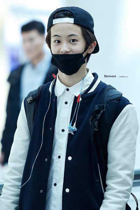 jedsuho's tweet photo. [HQ] 150318 Mark @ Incheon Airport https://t.co/wfq7fgkAa5