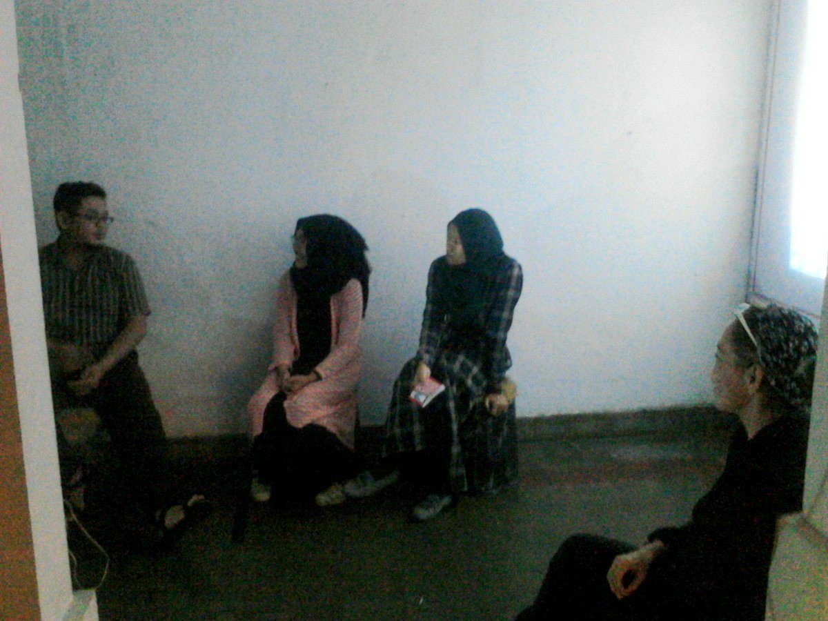 klinikfilmRFB's tweet photo. Sesi diskusi film Key bersama analis Ina Khuzaimah dan Marintan Sirait #klinikfilm11 @ruangfilmbdg @Addicted_Cafe https://t.co/rKpc3ApCvM