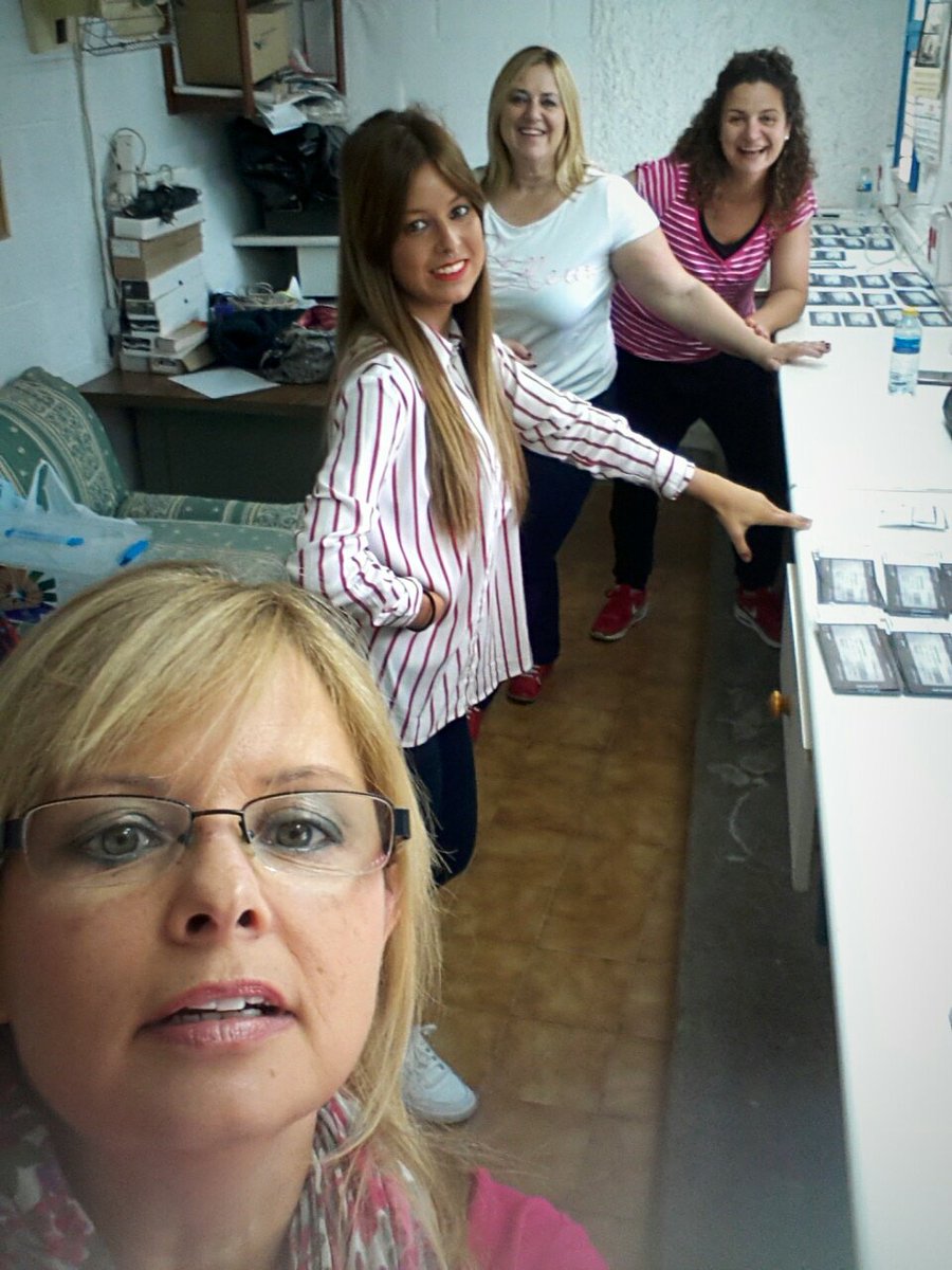 ireneib14's tweet photo. Hoy trabajamos en buena compañia. Chicas de taquillas al poder ! #Derbi #OrgulloyCopa #vamoscartagena https://t.co/44kqHbUsKw