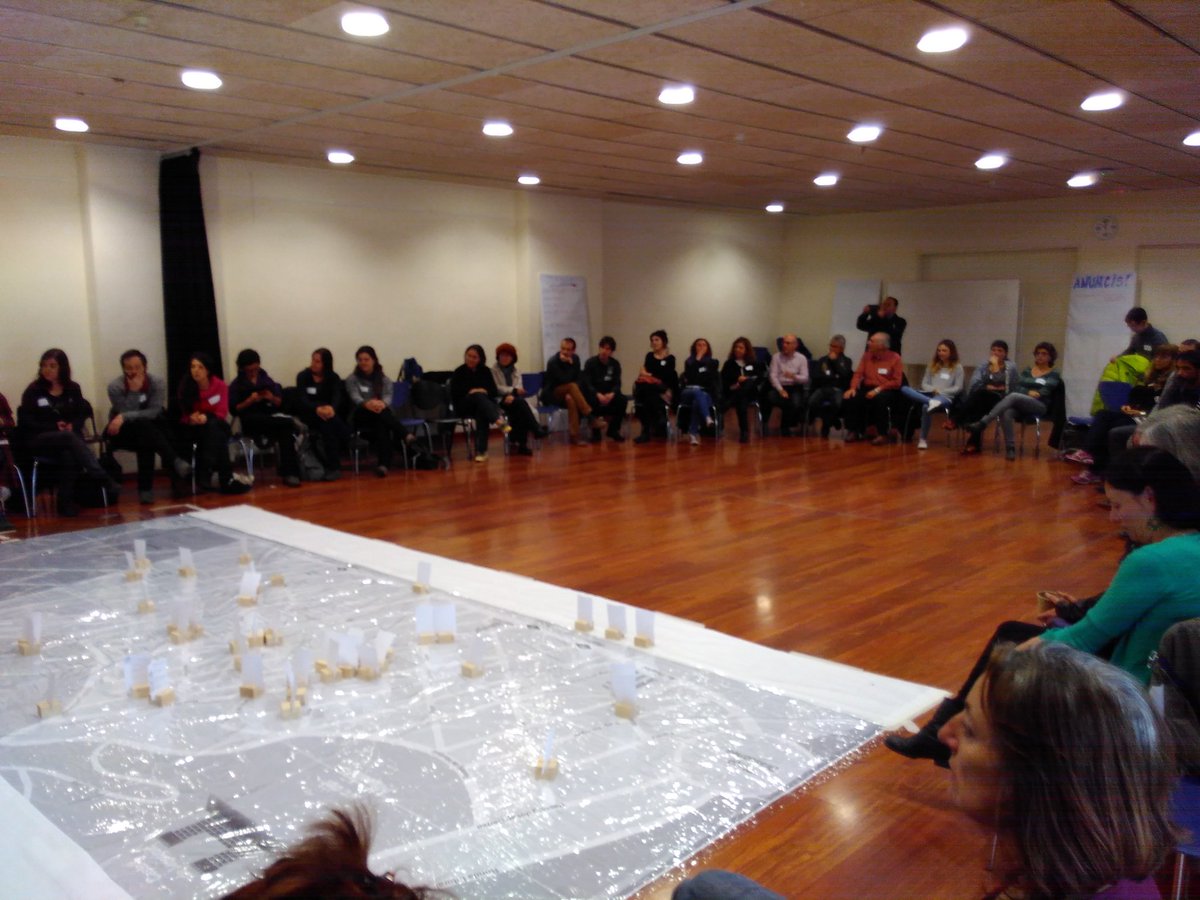 AltresEconomies's tweet photo. Avui #Cooperasec #FentBarri mapeja ESS i #AltresEconomies enxarxant projectes i realitats del Poble Sec @Dialegs3 https://t.co/2elLsEHjp9