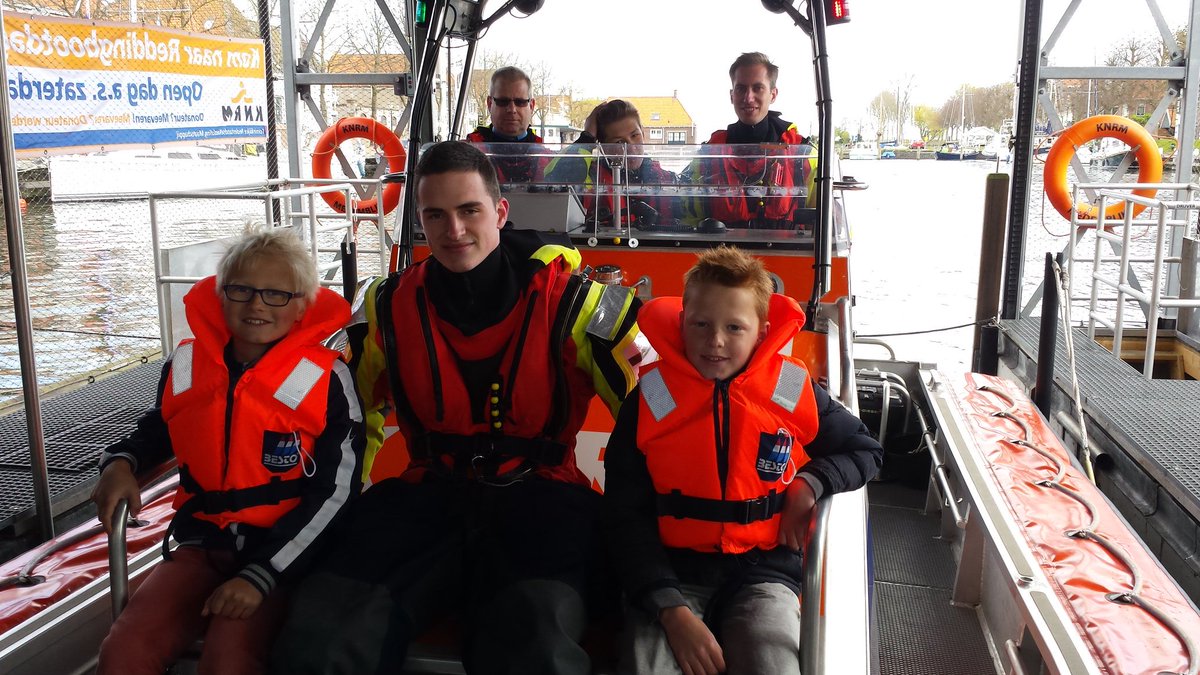 Vandaag reddingbootdag in Mblik en Andijk. Trots op onze vrijwillige redders van de KNRM. Rondje varen? Kom langs!