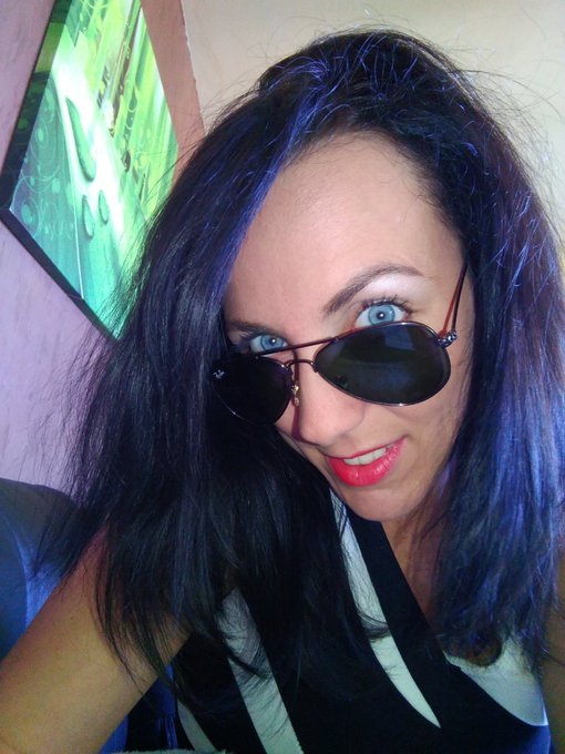 Bon week-end mes ch&eacute;ris, gros bisous ! 😘😎 #HappyWeekend #NGOT https://t.co/uKJfy72lx3<a href="/tag/happyweekend"class="tags">#HappyWeekend</a><a href="/tag/ngot"class="tags"><span>#ngot</span></a>