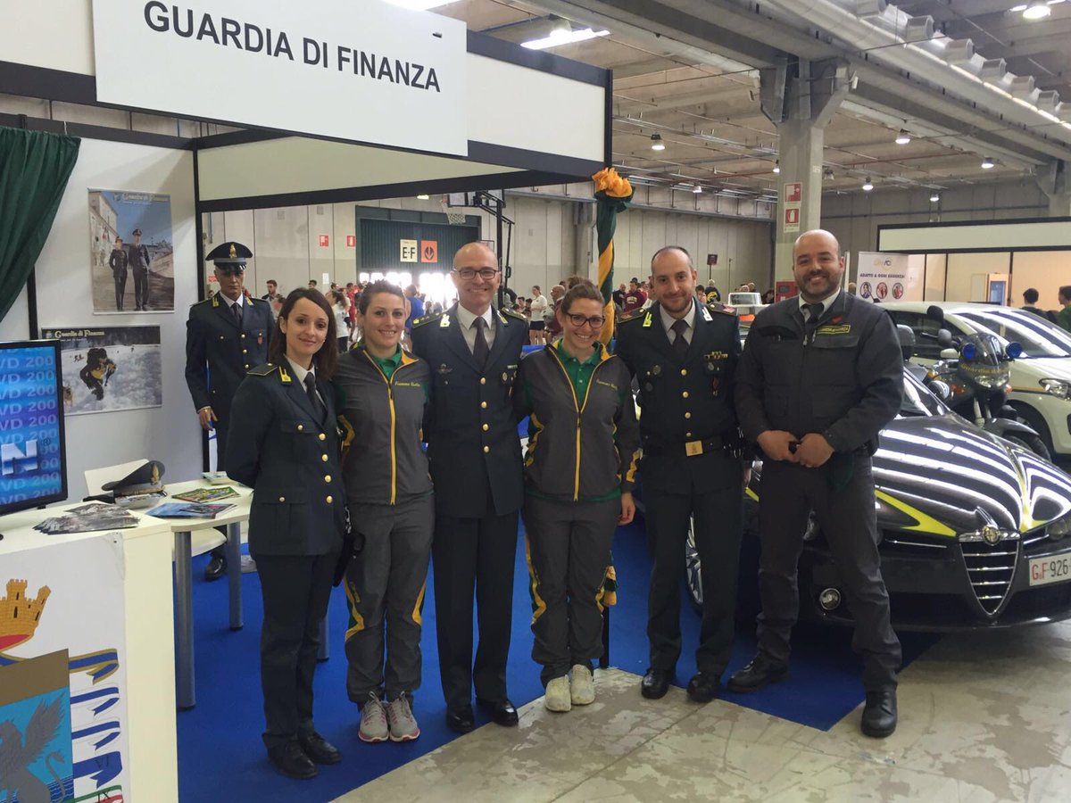 FanchiniElena's tweet photo. Oggi siamo a Verona per Expo sport,bellissima giornata passata coi ragazzi grazie @GDF https://t.co/6vOt5DnDFB