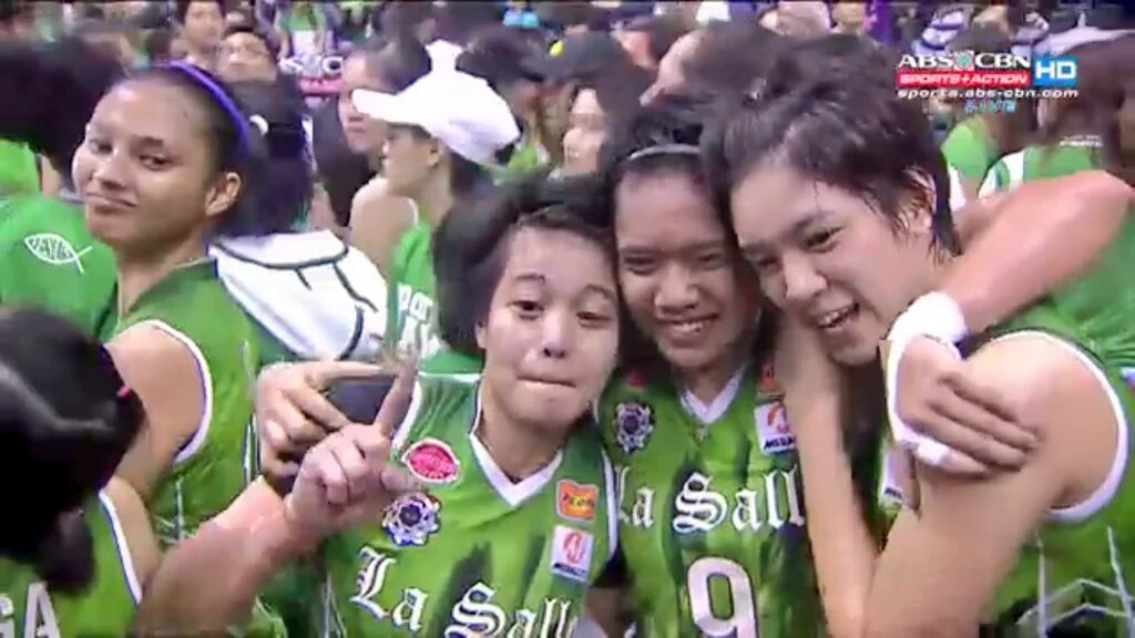 mikareyesssolid's tweet photo. 3PEAT TO NEW CHAMPS 😭🏆💚 #ALLINLaSalle https://t.co/W78UNT6QQE