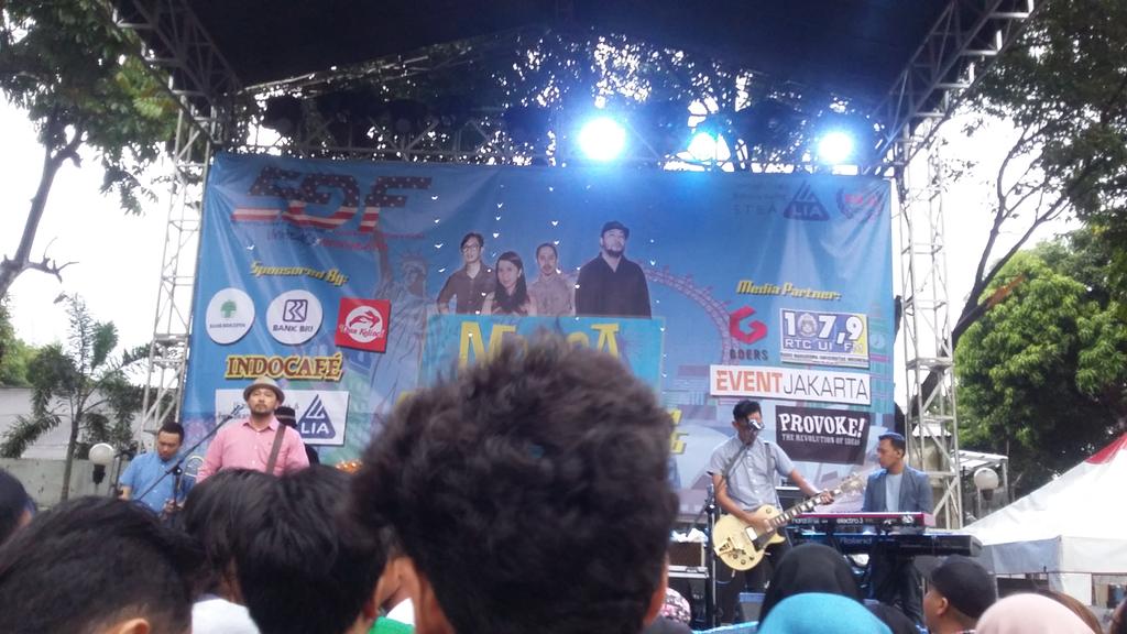 EDFstbalia's tweet photo. Muka-muka sumringah panitia #EDFSTBALIA16  dan penonton yang lagi pada nonton @moccaofficial 😆😆😆 https://t.co/KtaVXFlX2b