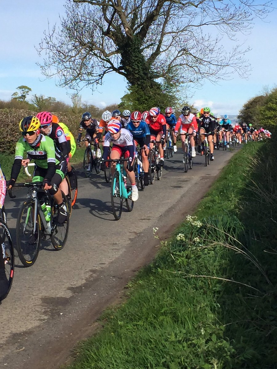 Rebecca_Hardman's tweet photo. Perfect day for the women's race @letouryorkshire #TDY2016 https://t.co/0Fre0I4p9N