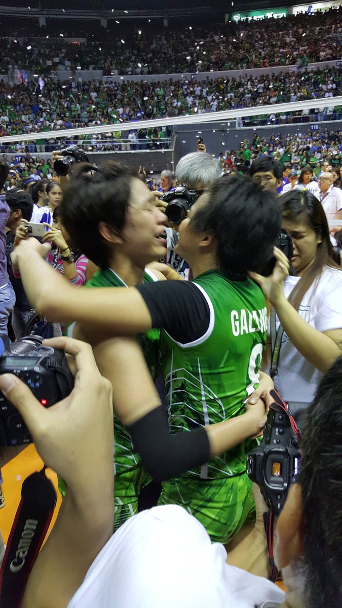 dbuzzketball's tweet photo. Superwomen.... tandem to the max... https://t.co/LDPOZNF1jm