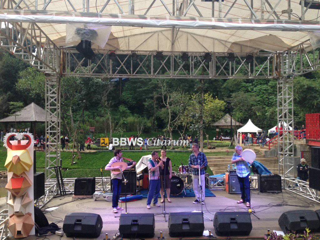 Now on stage, music performances from Institut Francais Indonesie (IFI).

#FON2016
#ChromaticEast