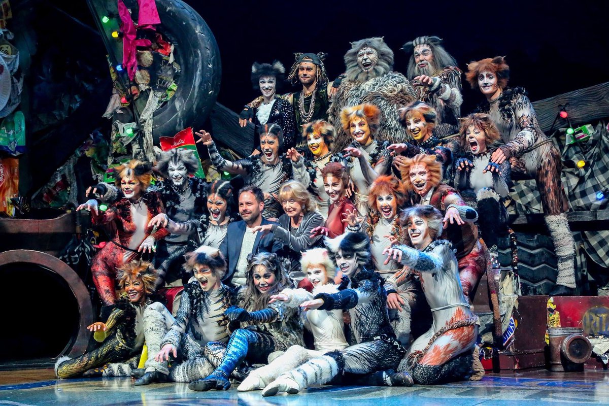 212Axel's tweet photo. Premiere de @chimeneofficiel !! ✨❤️😺 So much fun :) https://t.co/QbUEDmmm72