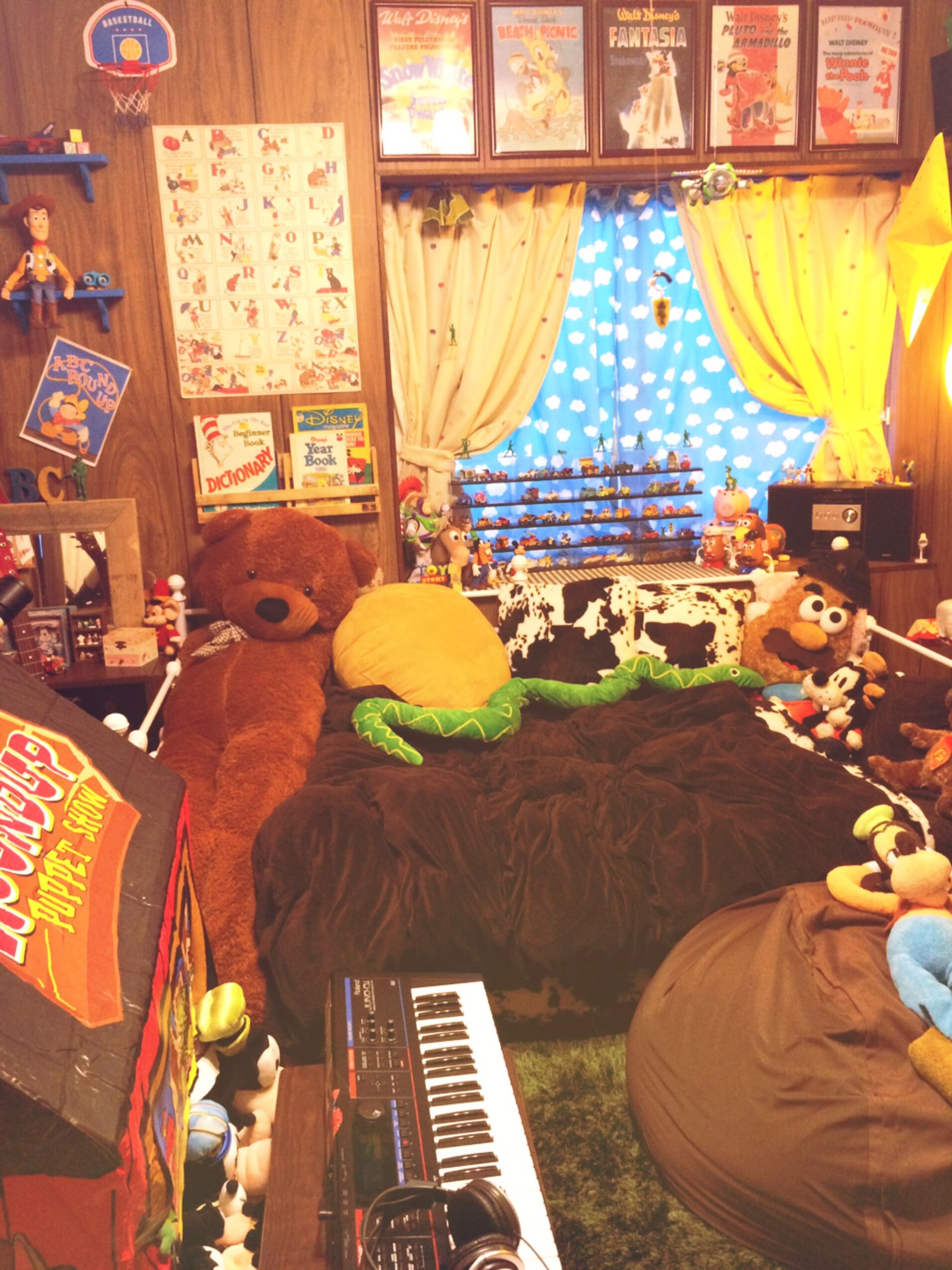 いけぴす ディズニークラスタがd満載のお部屋全景や一角を晒す ディズニー部屋 トイストーリー グーフィー ぼくのわたしのトイルーム こんな部屋でも引かないよって人rt 1mmでもいいなと思ったらrt いけぴす ディズニークラスタがd満載のお部屋全景や一角を晒す ディズニー部屋 トイストーリー グーフィー ぼくのわたしのトイルーム こんな部屋でも引かないよって人rt 1mmでもいいなと思ったらrt