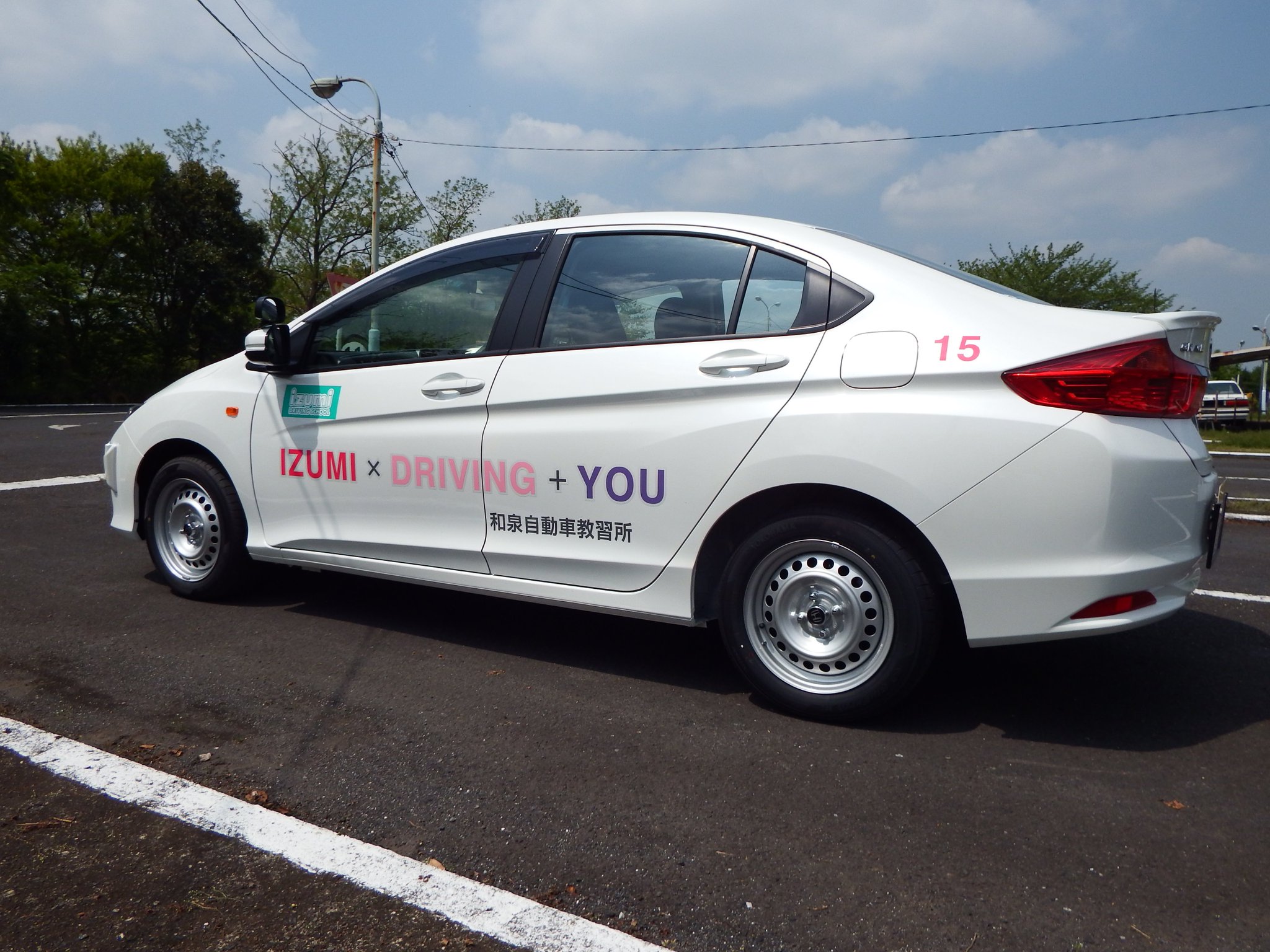 和泉自動車教習所 ５月１２日より 教習車を新型車両にチェンジします Honda グレイス ぜひ ピッカピカの新車を乗りに 和泉自動車教習所にに来てくださいねー