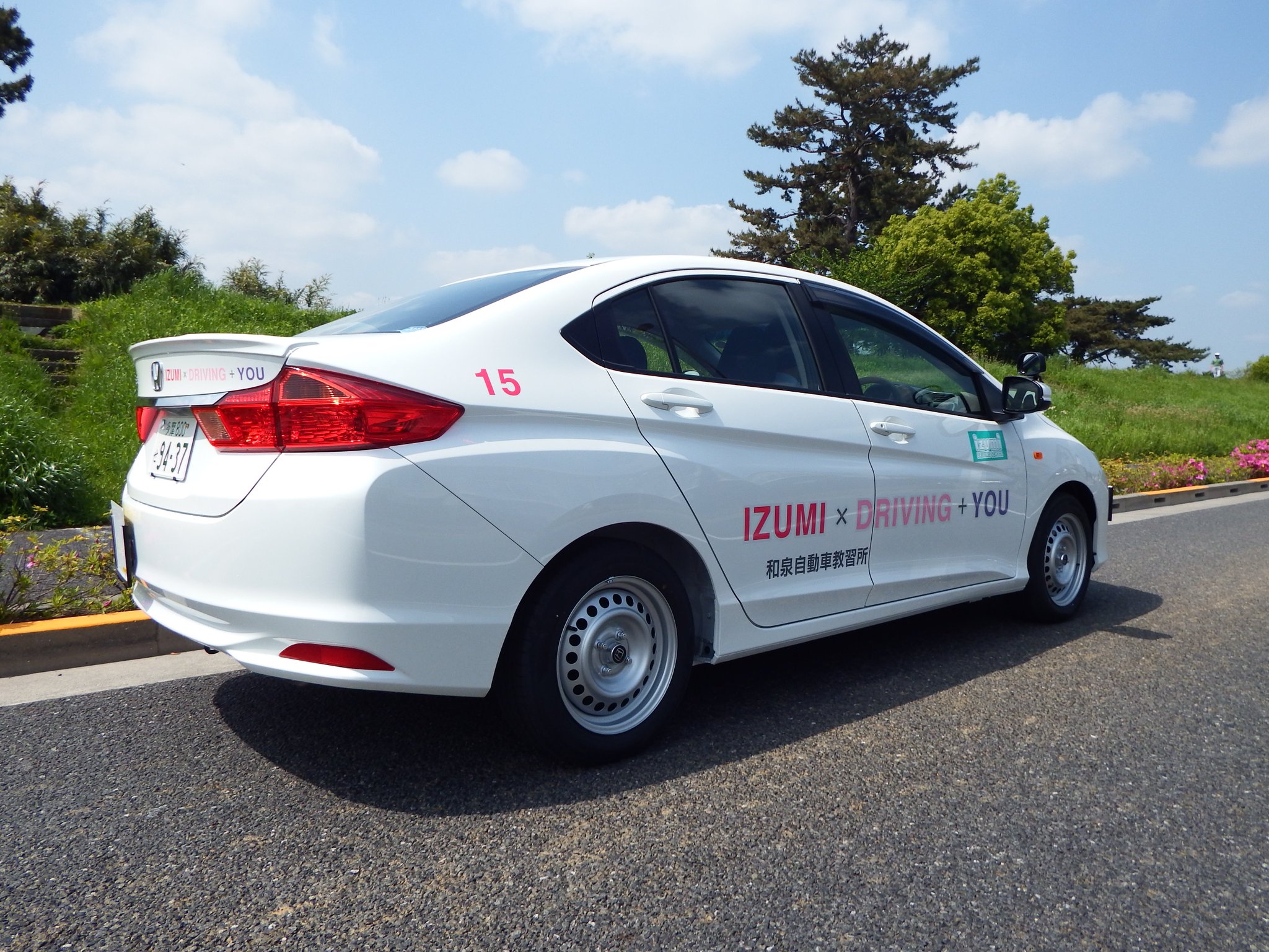 和泉自動車教習所 ５月１２日より 教習車を新型車両にチェンジします Honda グレイス ぜひ ピッカピカの新車を乗りに 和泉自動車教習所にに来てくださいねー
