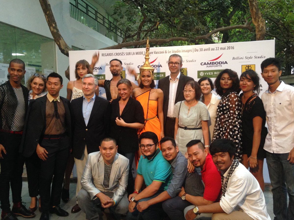 IF Cambodge (@if_cambodge) on Twitter photo Vernissage de l'expo Regards croisés sur la mode en présence de <a href="/FranceCambodge/">France au Cambodge 🇨🇵🇪🇺</a> et toute l'équipe artistique ! Vernissage de l'expo Regards croisés sur la mode en présence de <a href="/FranceCambodge/">France au Cambodge 🇨🇵🇪🇺</a> et toute l'équipe artistique !