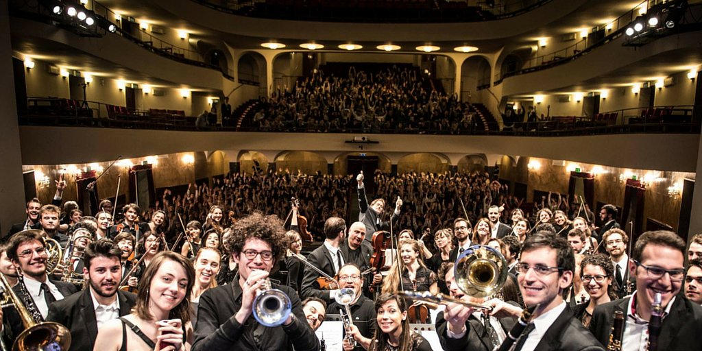 TeatroDuse's tweet photo. Oggi #PrimaDelPrimo con i nostri amici di @Senzaspine_ e @Mercato_Sonato. Musica no stop dalla classica al rock https://t.co/FvMwgpMXSW