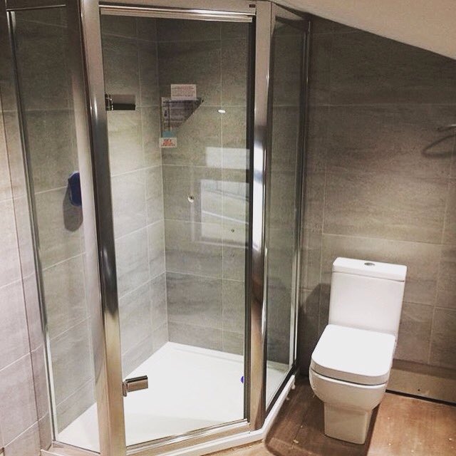 DawnPLUGANDCHAI's tweet photo. This weeks project... Nearly completed! #PORCELANOSA #tiles #Aqata #PlugandChain https://t.co/1UyqhbHjCL