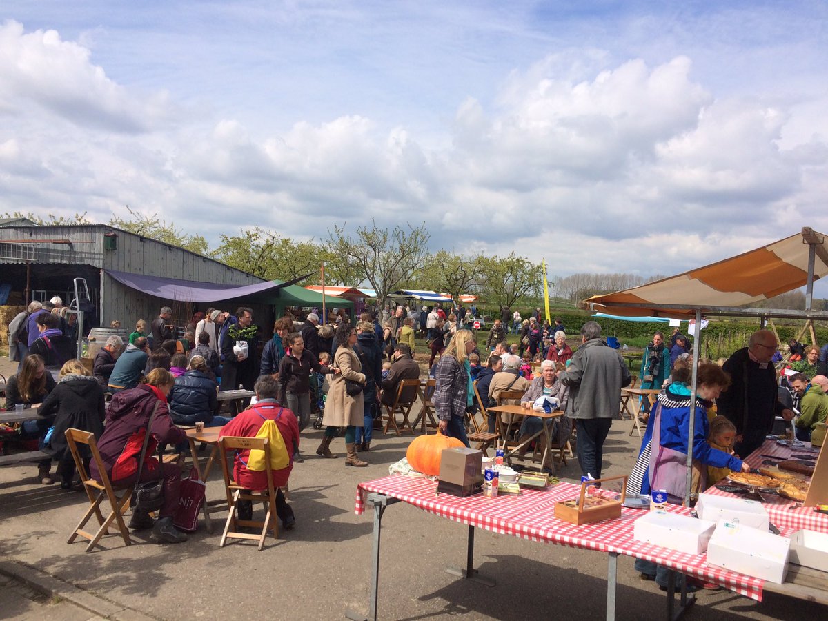 Het is al gezellig druk bij de LENTeMARKT <a href="/HistTuinLent/">Hist Tuinderij Lent</a>