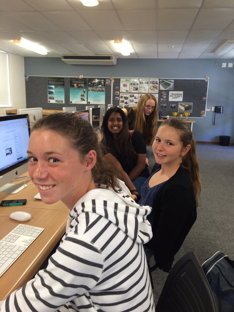 SMTSafeline's tweet photo. @ParklandsTweet #Girlhypetech. #Siliconecape. #Technovation. Excited about completing our app and its future plans. https://t.co/cEg5wr1Fei