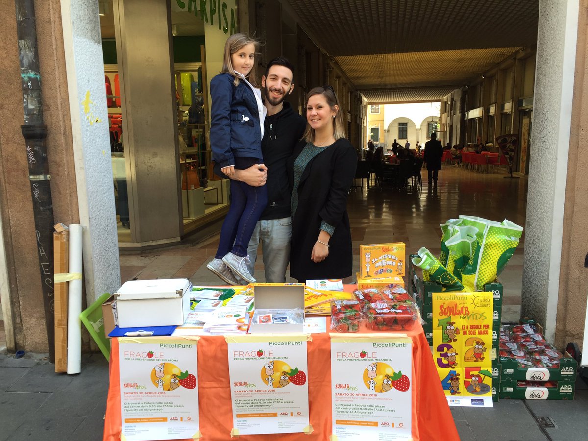 rotaractrdb's tweet photo. Con un cestino di fragole si sostiene la ricerca e la prevenzione contro il melanoma!
https://t.co/RjOFzFHSA5 https://t.co/7bCdyO18lo
