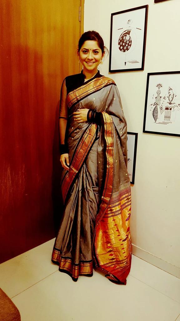 SonaleeFC's tweet photo. @meSonalee 
Perfect marathi muli👸
U look soo beautiful in this saree! ❤ https://t.co/VryvCuxdaX
