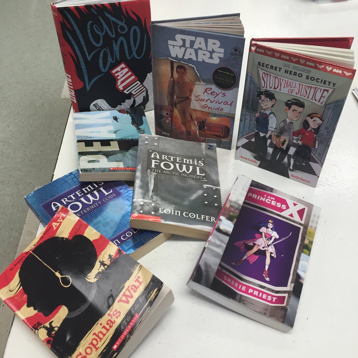 SelkesLair's tweet image. Some recent #5starreturns to our #classroomlibrary #LairLibrary