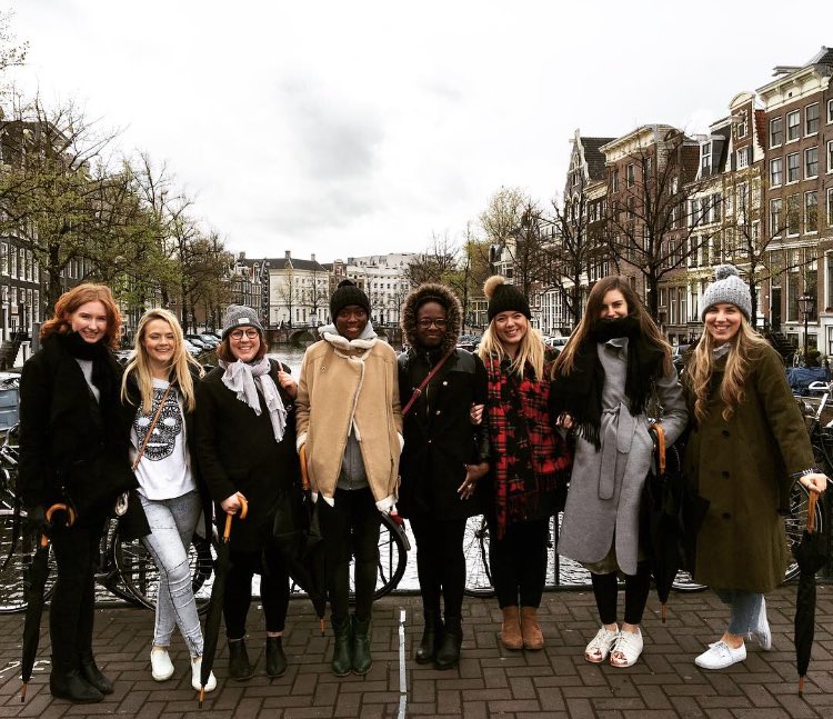 SarahRHarrison's tweet photo. 👯👯👯👯 #mysamsonite #smarttop https://t.co/gvisx4brfO