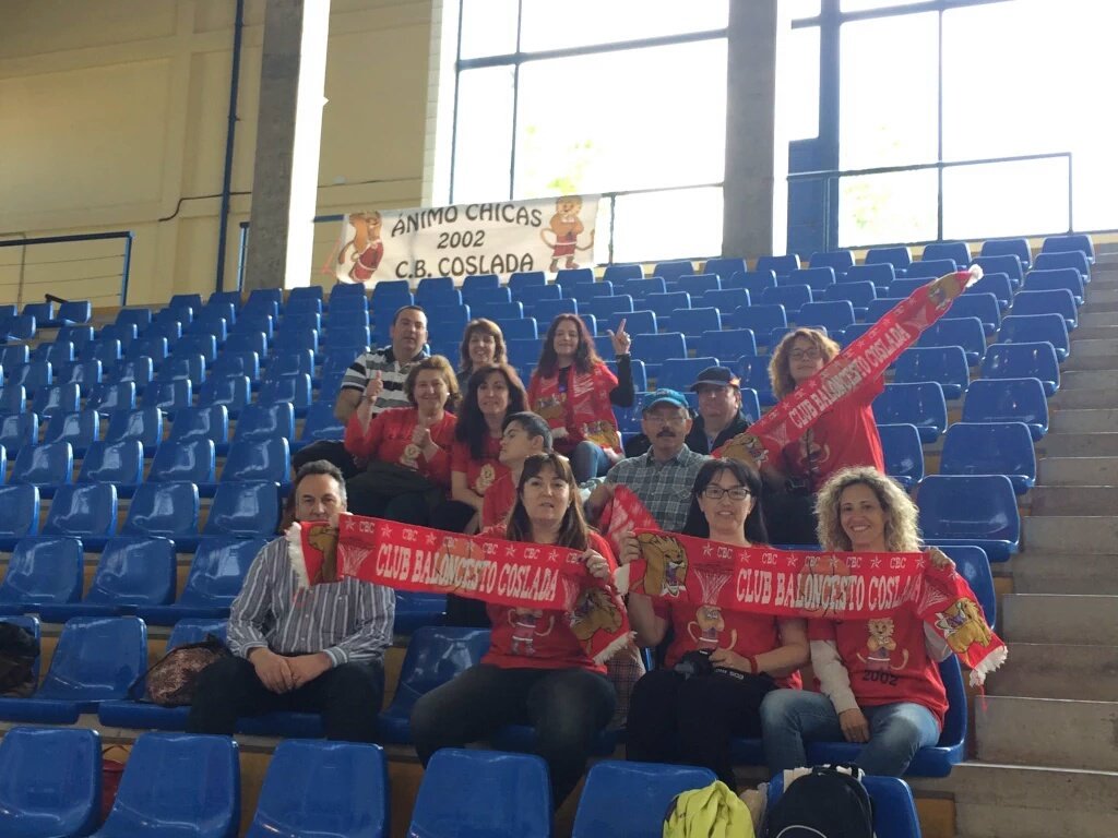 BasketAltaRibag's tweet photo. Grandes aficiones en el @BasketAltaRibag @CBCoslada @mhlsports https://t.co/4wrzjEWPQK