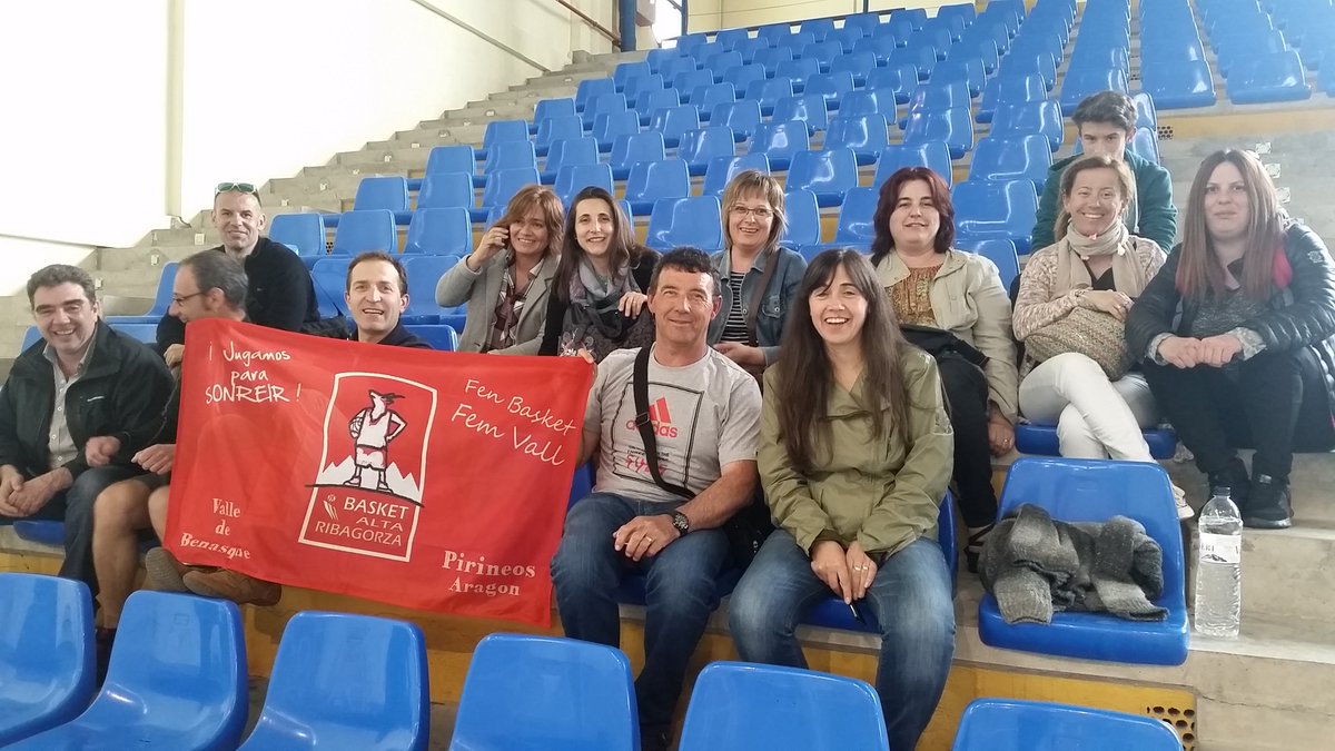 BasketAltaRibag's tweet photo. Grandes aficiones en el @BasketAltaRibag @CBCoslada @mhlsports https://t.co/4wrzjEWPQK