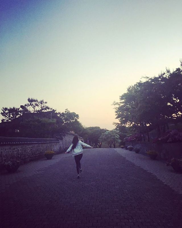 AileeSnaps's tweet image. [AILEE INSTAGRAM] aileeonline: #자유 #freedom #피쳐링모기앤하루살이 kpopsnaps.com/p/BE0ppQ2O6hK #kpopsnaps