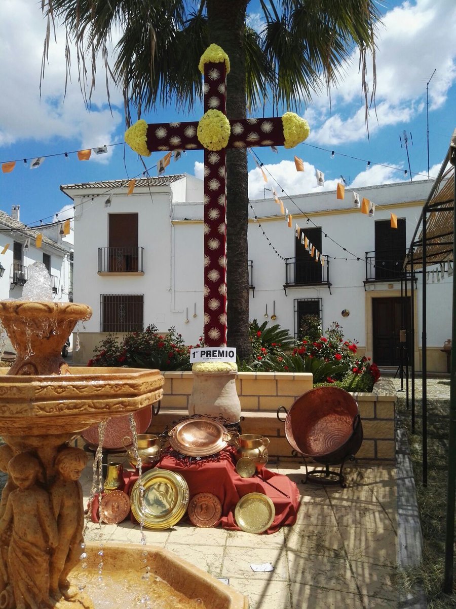 <a href="/losnegros1948/">HdadSantoSepulcro</a> con el Primer Premio de las cruces de Mayo en Cañete. Enhorabuena también a es@s vecin@s siempre