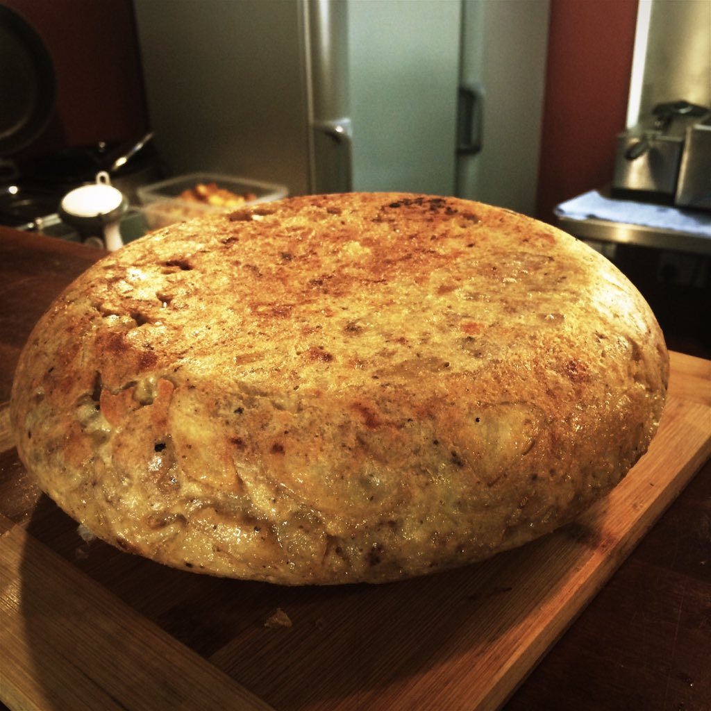TerrazaTapas's tweet photo. Today's chunk of a tortilla! #tasty #tortilla #foodporn #spanishfood https://t.co/OHseWOYt3t