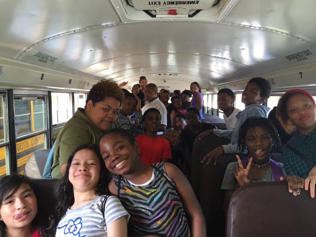 ADouglasLeads's tweet photo. @SylvanMiddle @tnfranklin @moblasingame  EOTY Trip to Six Flags #GoldenBearsRule #ATLSuper https://t.co/ciG8YU29r0