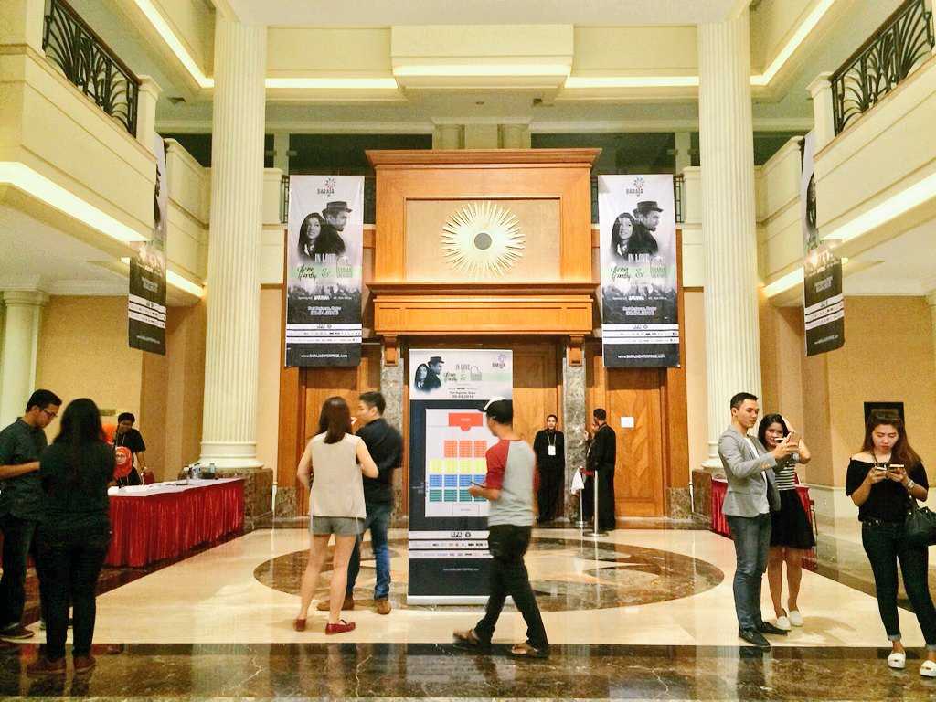 Kurang dari dua jam lagi, " #InLoveWith Glenn Fredly &amp; Isyana Sarasvati" akan dimulai!