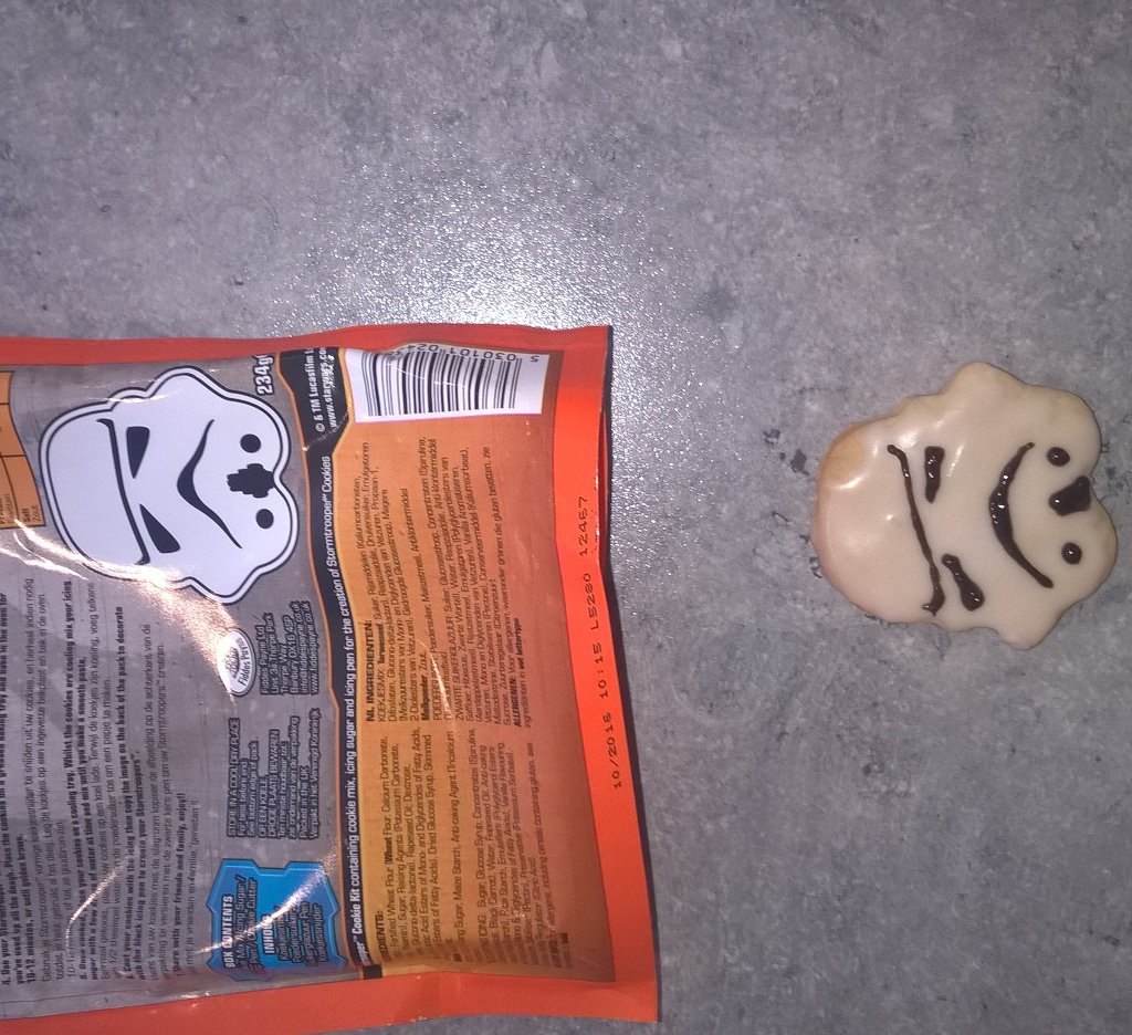 RobWadeVision's tweet photo. First attempt at icing a cookie, and it just looks...sad. #TK42-Wahhh https://t.co/yROPhbwRTo