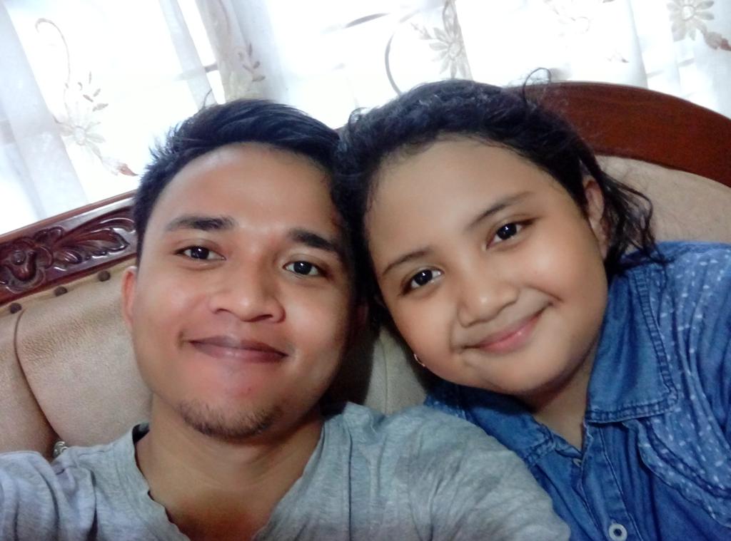 _RizalMohammad's tweet photo. Gadis kecil yang udah besar banget. Rindunya ngak ketulungan sama adek satu ini kalau ngak ketemu lama. https://t.co/ff69ylUODb