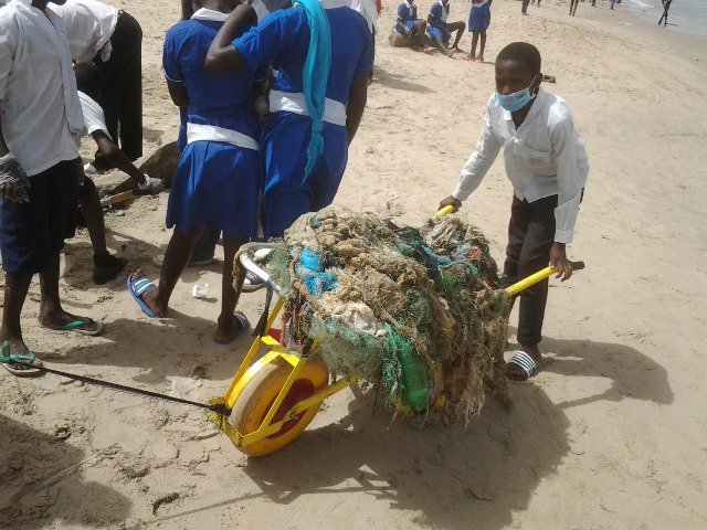 Students from Tanji School in Gambia have helped make their local beach safer for Ospreys ospreys.org.uk/tanji-beach-c