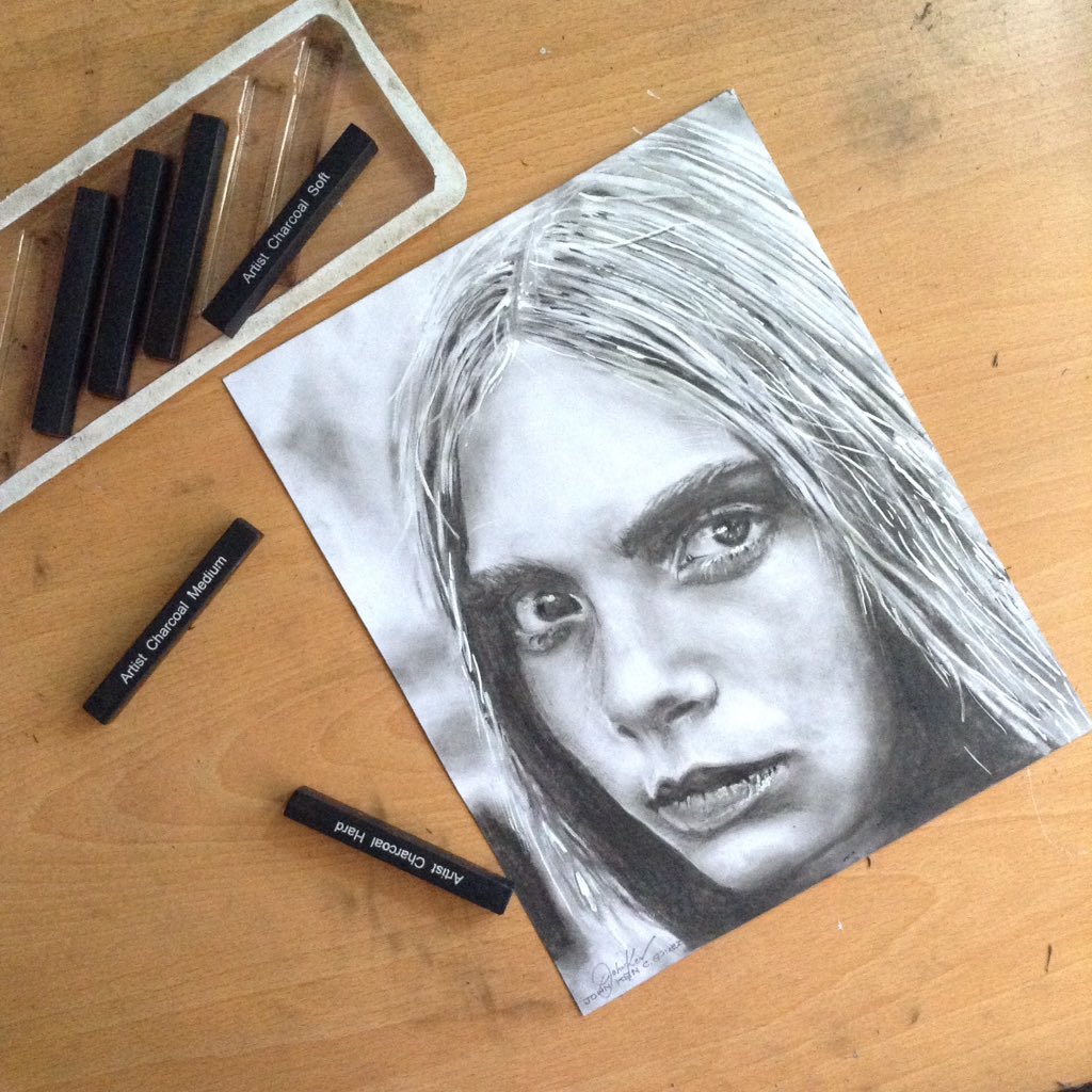 johnkenoys's tweet photo. My charcoal drawing of @Caradelevingne 😊
#cara #caradelevingne #delevingne #carafanart #delevingners #CaKe #caraart https://t.co/tJMKSpK2yo