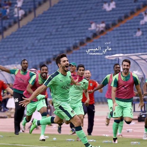 F_vip0f's tweet photo. ماركينهو لعب مع الاتحاد موسم كامل ولم يلعب نهائي مع الاهلي فقط ٤ أشهر لعب نهائي ولي العهد وبطل دوري ويصل نهائي الملك https://t.co/IpSu2gWEig