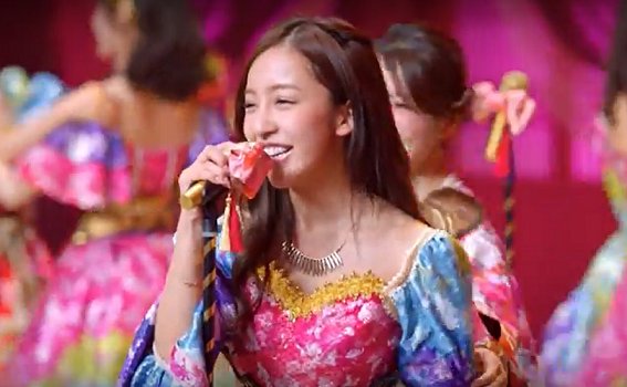 ｕｗの落日 Akbを卒業して３年目を迎える今年は 板野友美さんにとって大切な年だ 君はメロディー や 高橋みなみ 卒業コンサート を始めとするakb10周年記念イベントでは 板野友美 健在 を印象付け なかなか好調なスタートを切ったと思う