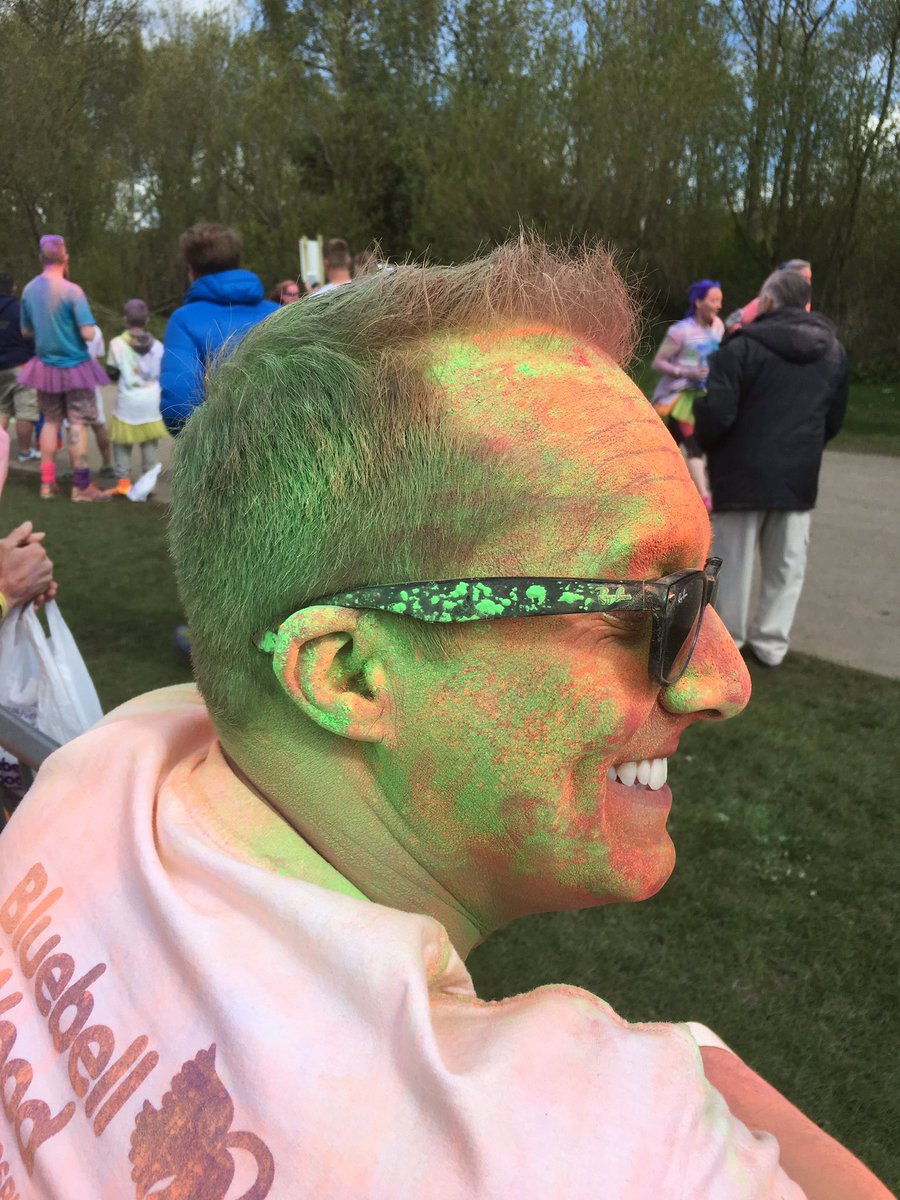 FarrarNeil's tweet photo. Team Tutu! #colourdash2016 #bluebellwoodch https://t.co/YQbtuFJmxD