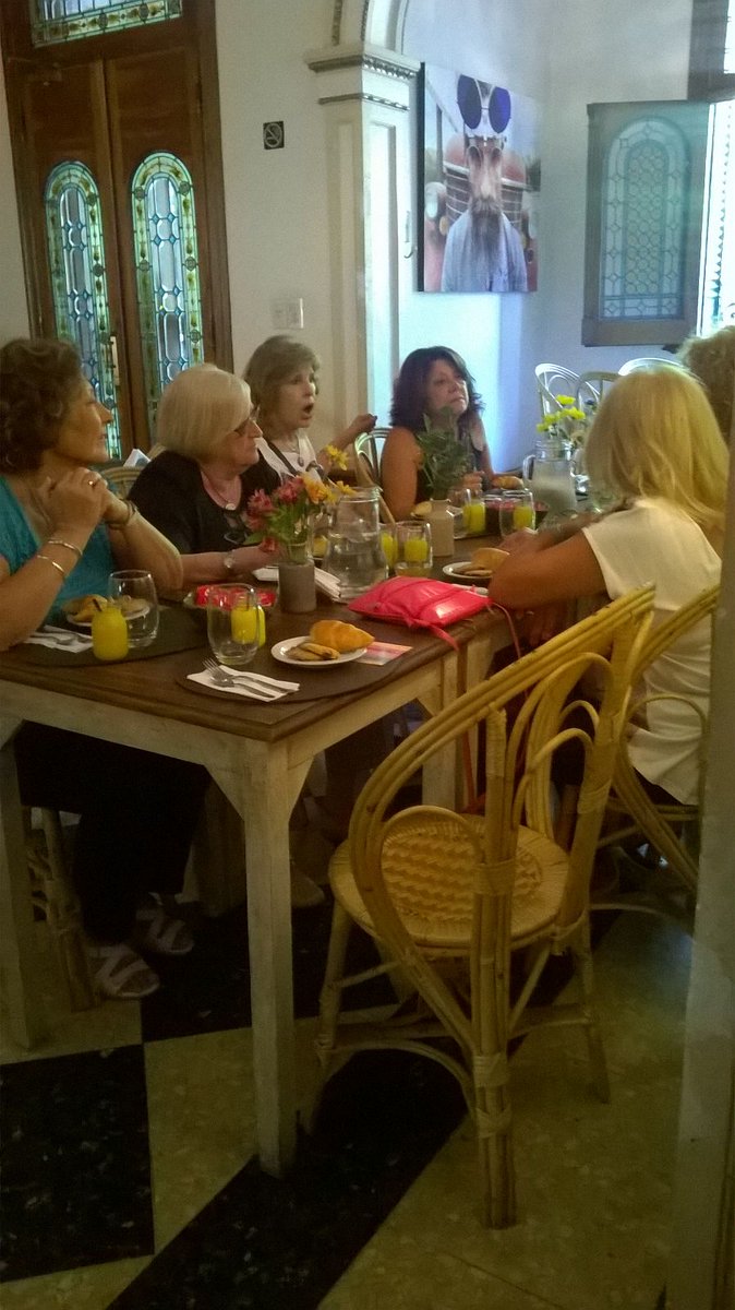 Espiria's tweet photo. Desayuná con tus amigas en Espiria! De #lunes a #sábados te esperamos para empezar el día de la mejor manera. :-) https://t.co/8mVV7kpUdR