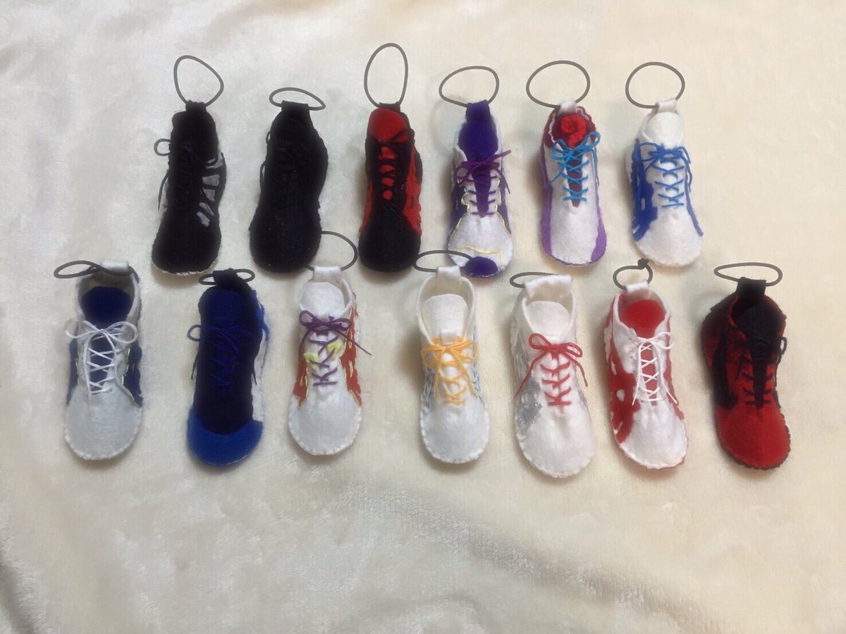 0805Tkoki's tweet photo. 明日から人生最後の大会。
約10年間、僕を成長させてくれたバスケットに感謝。
そして家族、友達、恩師、先生今まで関わってきた人たち全員に感謝。

マネさんお守りありがとうございます！

応援よろしくお願いします🎌😊 https://t.co/lDKa7ushJw