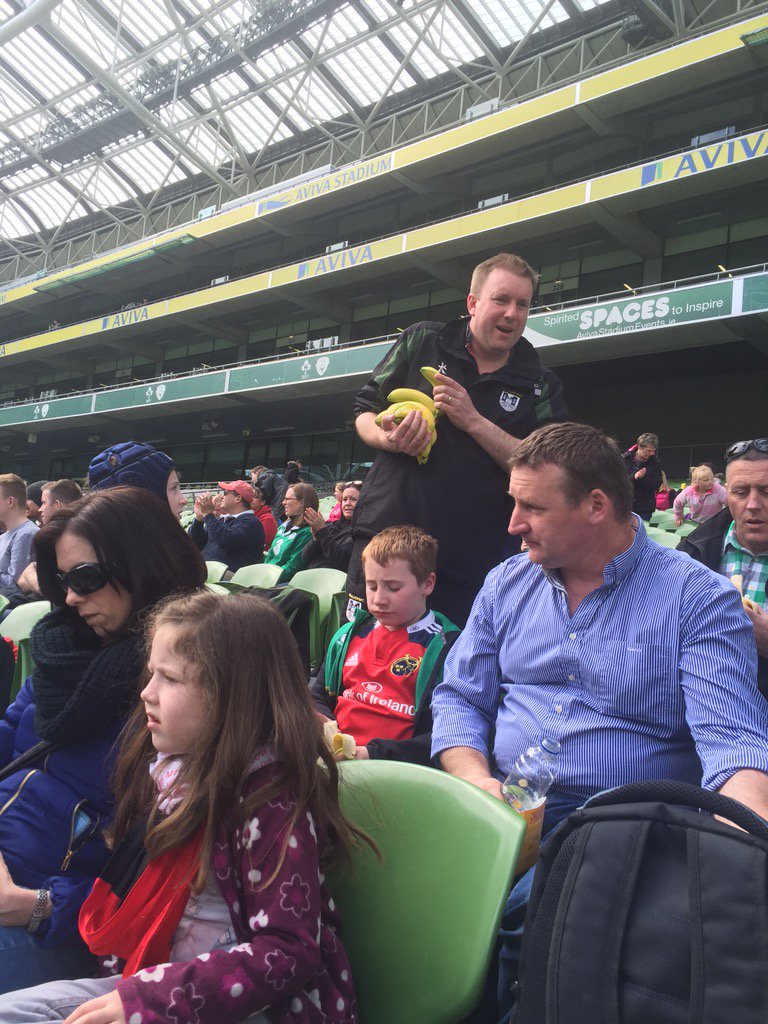 HanlonPaddy's tweet photo. @mrfcu10_aviva Banana anyone?! https://t.co/pL8DHJrwCi