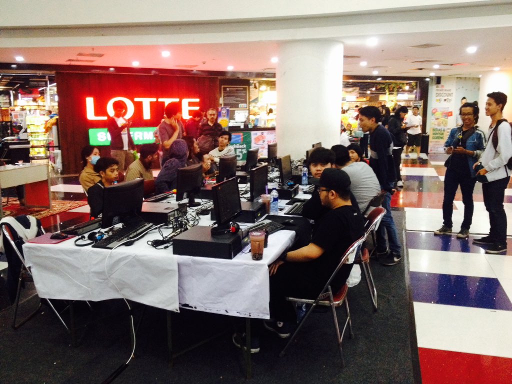IndigoHubBdg's tweet photo. Keseruan di hari terakhir @IXPO2016 ada showcase startup, final Dota2 &amp; PES dan juga acara keren lainnya https://t.co/HHpXmd6RYb