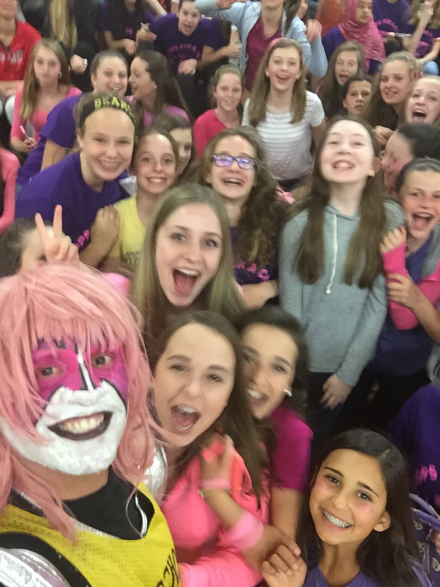JonesFine's tweet photo. The impact of 2 schools for 1 cure in 1 week is mind blowing!! $18,100 raised! #ServeLeadSucceed  @chris_spielman https://t.co/jBiFKM0Tot