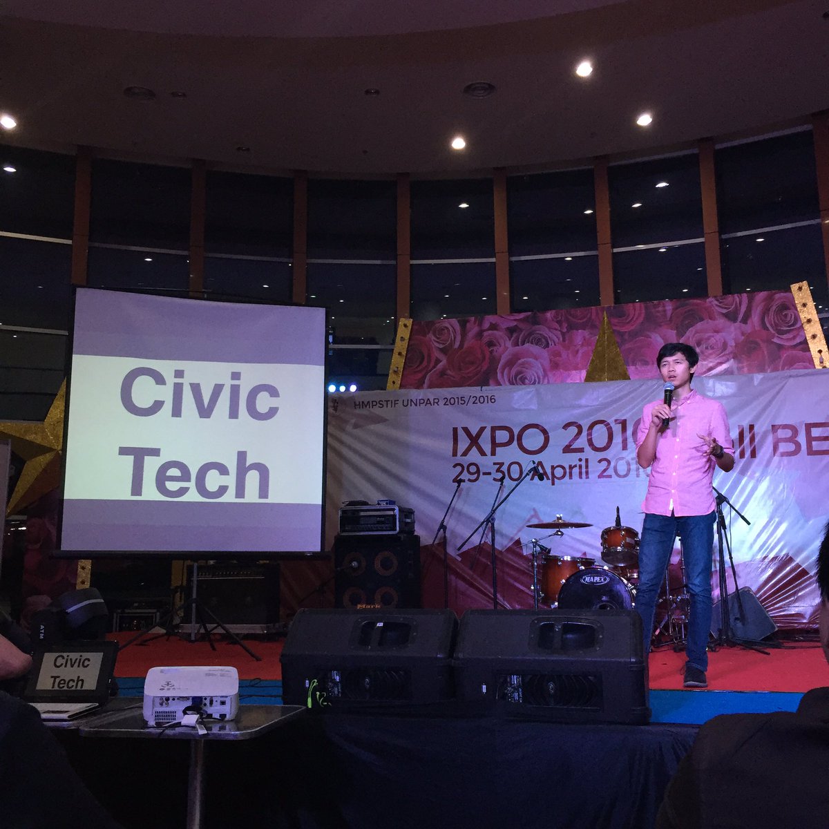IXPO2016's tweet photo. Showcase with Prasetyo Andy W (@praw) "Open Data". #IXPO2016 #TechnologizeYourLifestyle https://t.co/KSqFKeSzIe
