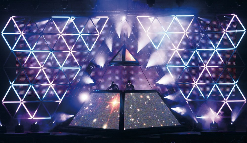 LifeBoxset's tweet photo. Revive la presentación completa de Daft Punk en Coachella hace 10 años https://t.co/RFSomJIqog https://t.co/ate8i61Dkd