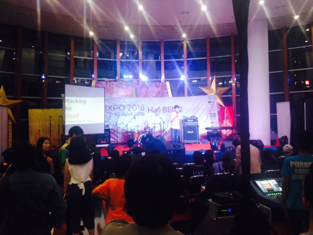 IndigoHubBdg's tweet photo. Dapet sharing "Hacking for Good" dari bro @praw di @IXPO2016 inspiratif banget https://t.co/RleslnuAoc