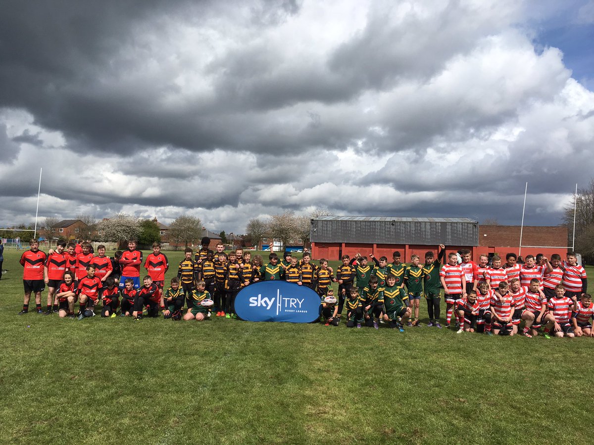 SalfordRLFC_F's tweet photo. Brilliant U13s festival &amp; joint U12s training session at @CadisheadRhinos all sponsored by @SecuritasUK https://t.co/NqqxCMEZ1U