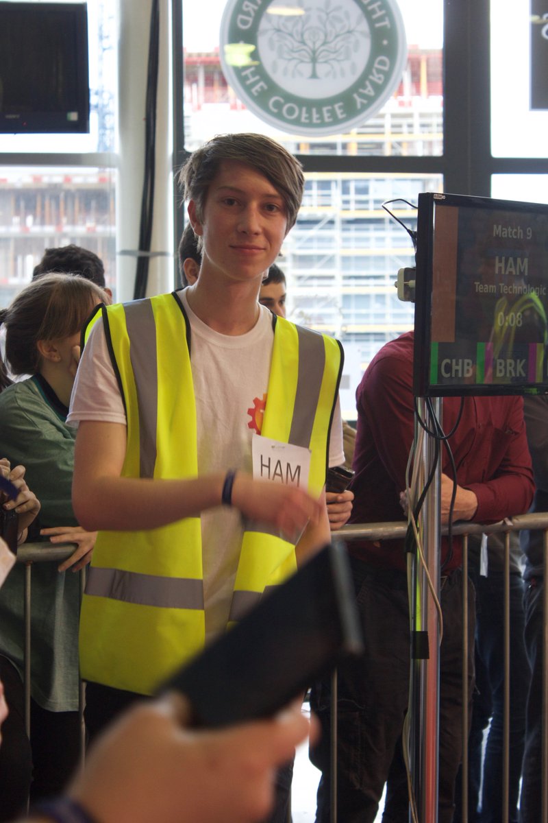 TeamTechNoLogic's tweet image. That face when your robot refuses to move #srobo #TNL